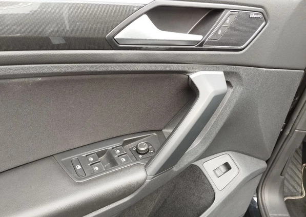 Volkswagen Tiguan cena 123899 przebieg: 138181, rok produkcji 2019 z Barcin małe 277